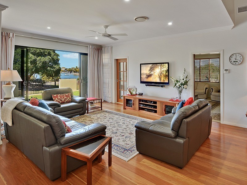 52 Kalowendha Avenue, Pelican Waters QLD 4551