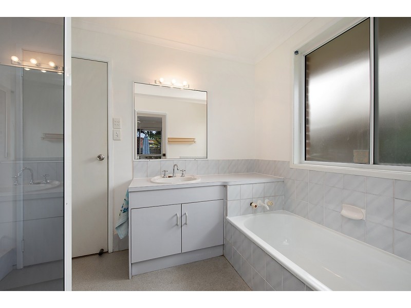 471 Nicklin Way, Wurtulla QLD 4575