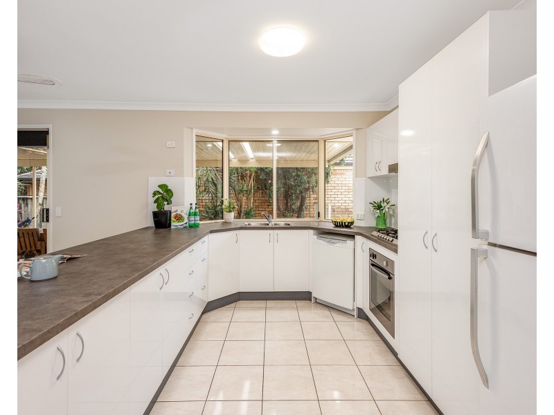 8 Bellevue Drive, Little Mountain QLD 4551