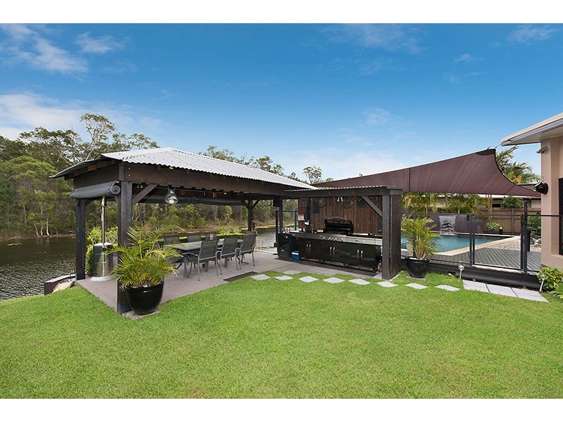8 Campbellville Circuit, Pelican Waters QLD 4551
