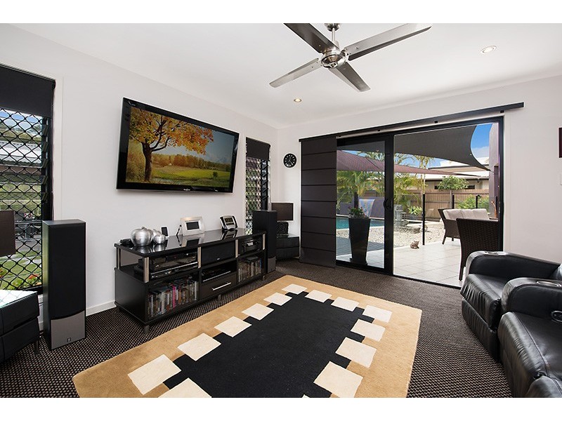8 Campbellville Circuit, Pelican Waters QLD 4551
