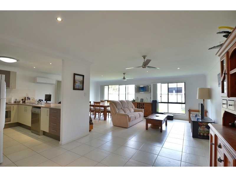 2/3 Alicia Circuit, Little Mountain QLD 4551