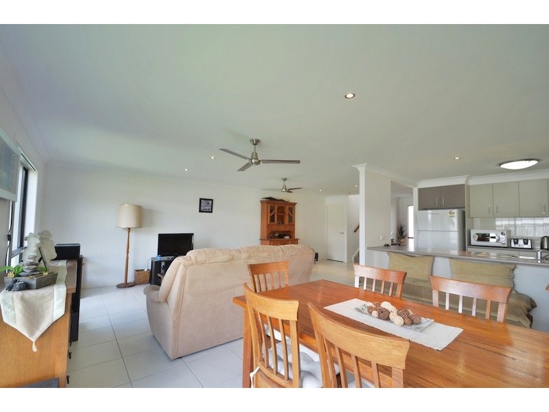 2/3 Alicia Circuit, Little Mountain QLD 4551