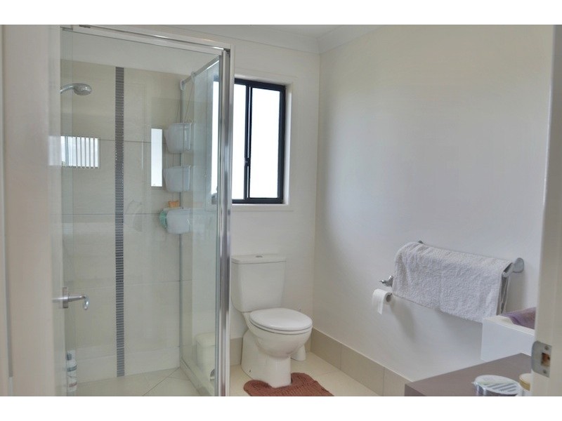 2/3 Alicia Circuit, Little Mountain QLD 4551