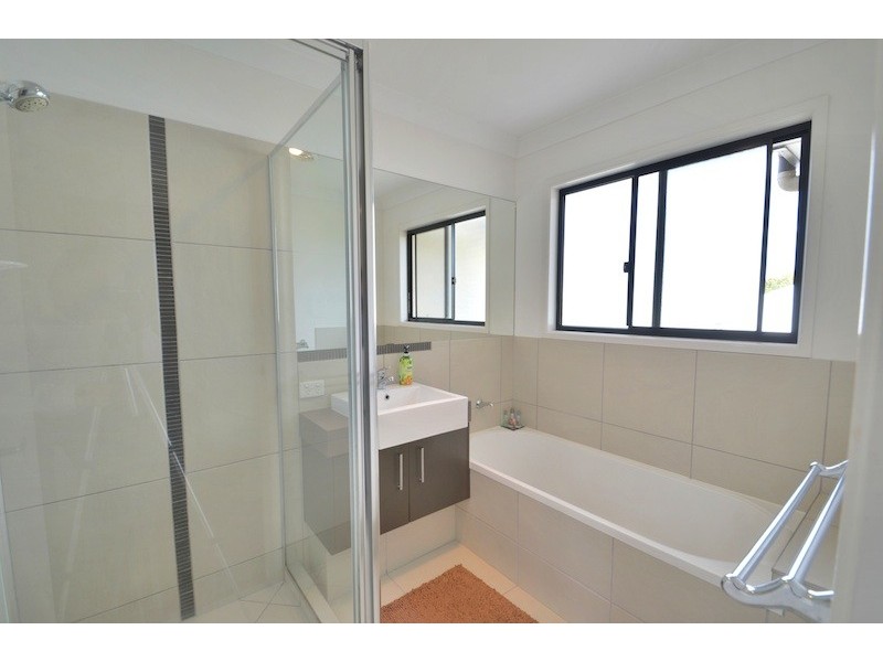 2/3 Alicia Circuit, Little Mountain QLD 4551