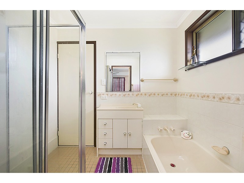 Unit 1/2 Bakali Court, Warana QLD 4575