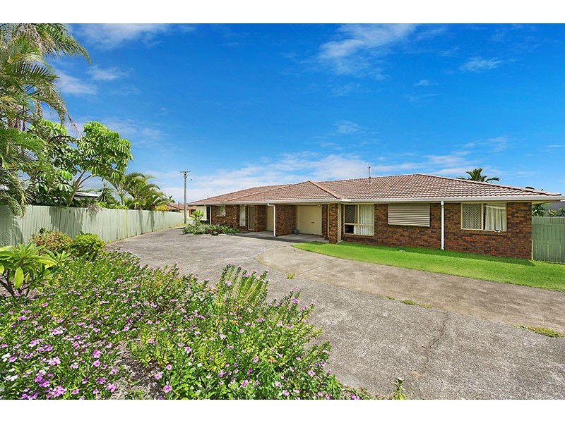 Unit 1/2 Bakali Court, Warana QLD 4575