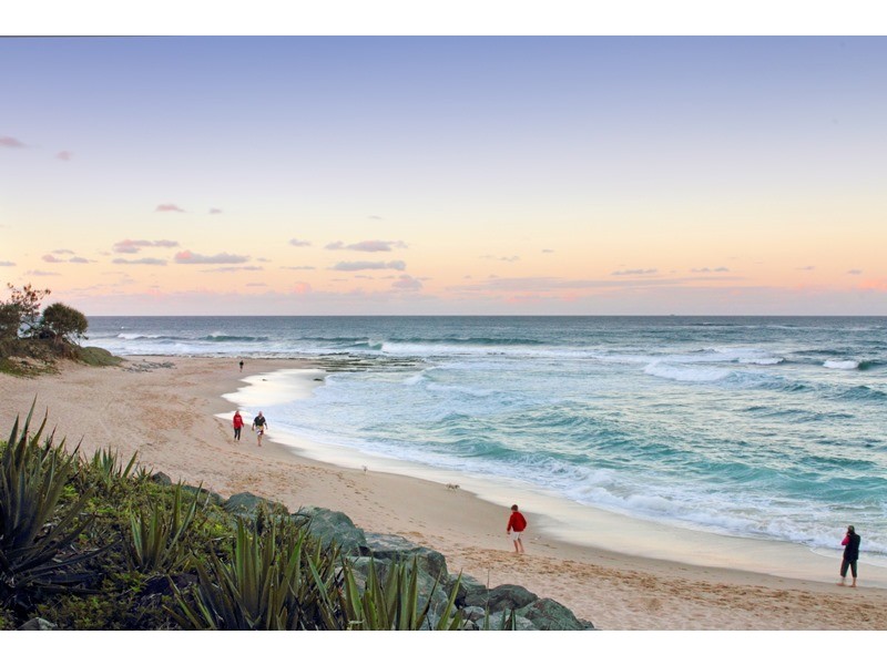 2 Cooroora Street, Dicky Beach QLD 4551