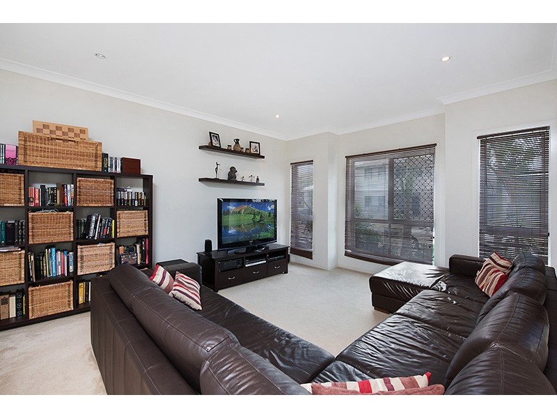 15 Hillview Crescent, Little Mountain QLD 4551