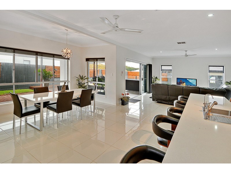 9 Cumberland Cresent, Meridan Plains QLD 4551