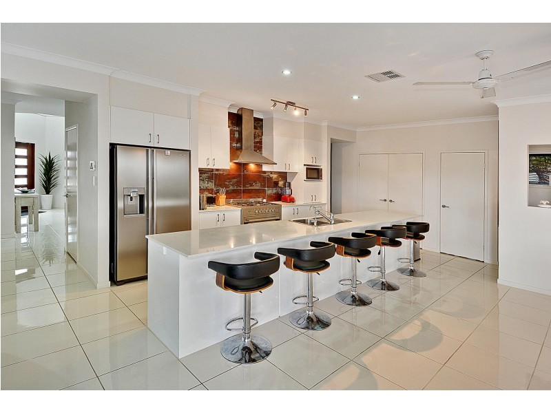 9 Cumberland Cresent, Meridan Plains QLD 4551