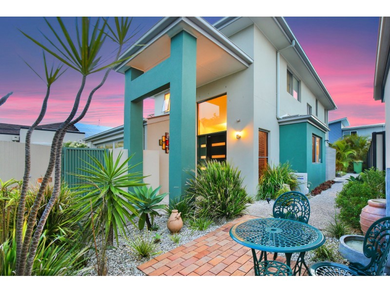 14 Cuba Court, Kawana Island QLD 4575