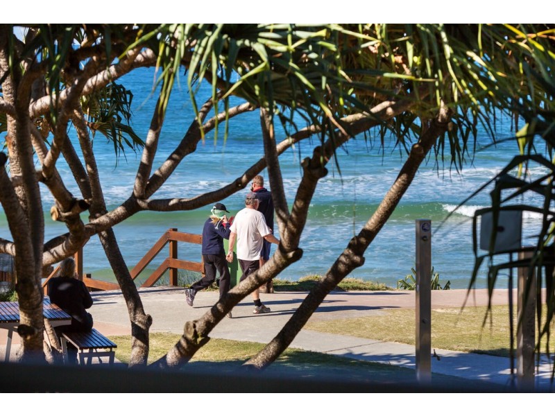 Unit 9 ‘Rolling Surf Resort’, 8 Levuka Avenue, Kings Beach QLD 4551