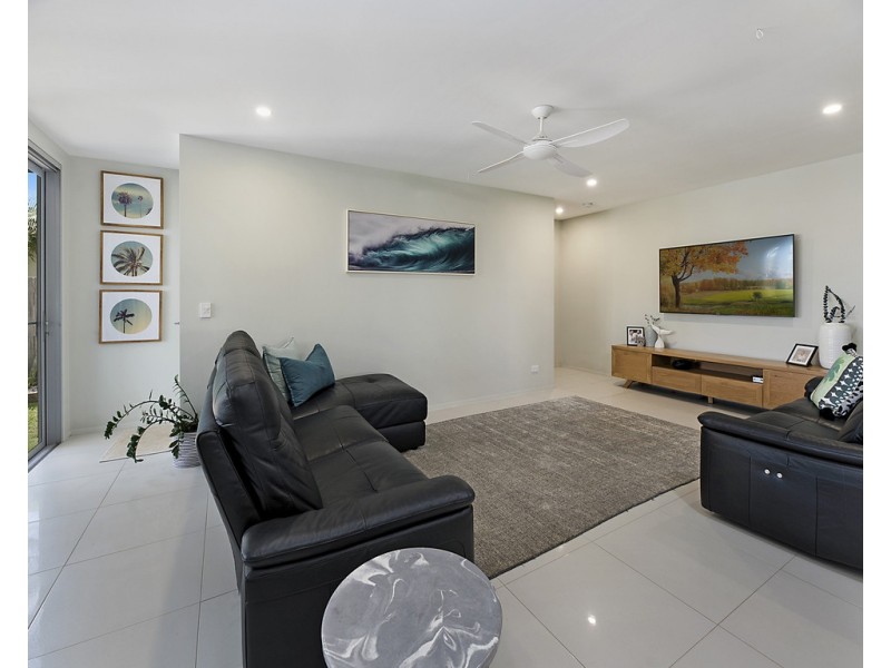 68 Lapoinya Crescent, Warana QLD 4575