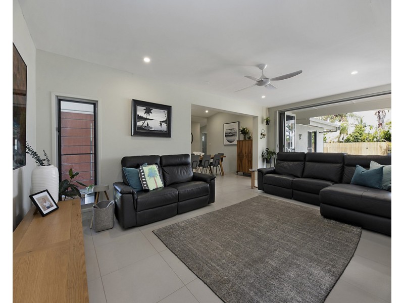 68 Lapoinya Crescent, Warana QLD 4575