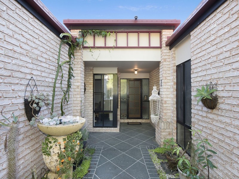 6 Earls Court, Little Mountain QLD 4551