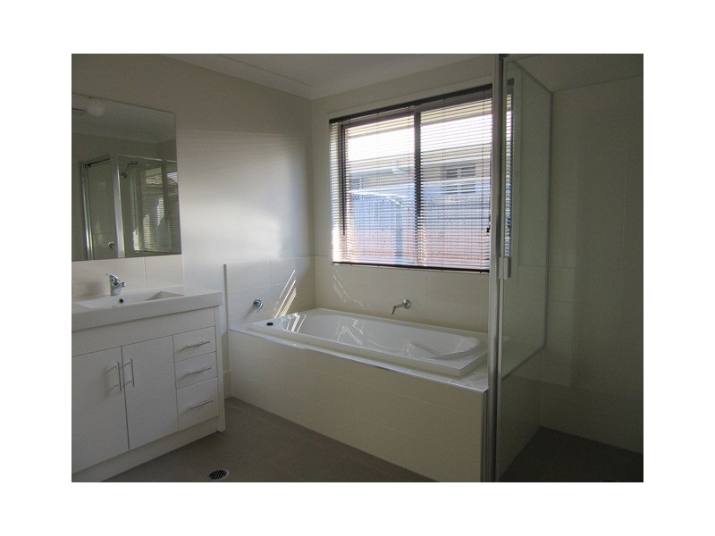 1 Amber Drive, Caloundra West QLD 4551