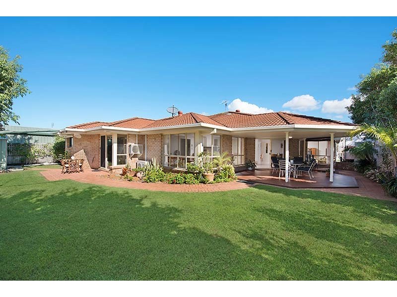 2 Pamphlet Place, Pelican Waters QLD 4551