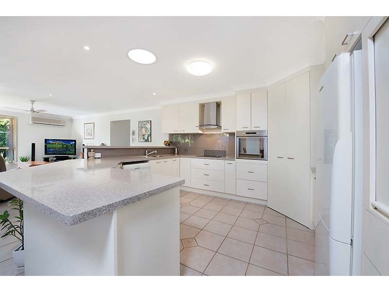 2 Pamphlet Place, Pelican Waters QLD 4551