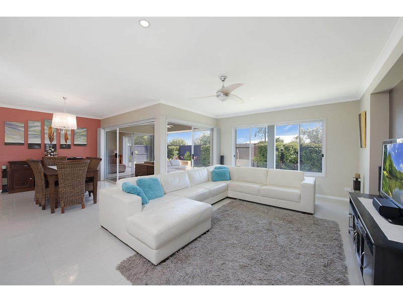 13 Airlie Crescent, Pelican Waters QLD 4551