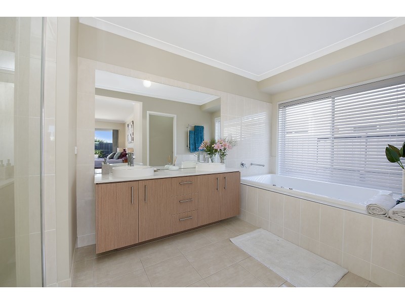 13 Airlie Crescent, Pelican Waters QLD 4551