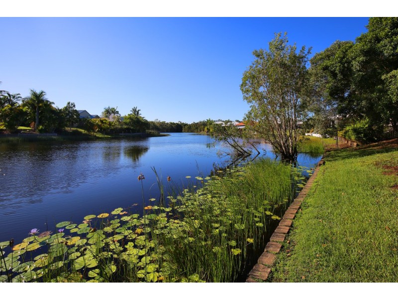8 Carr Place, Pelican Waters QLD 4551