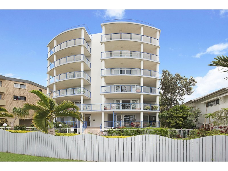 Unit 2 ‘Pisces’ 27 Landsborough Parade, Golden Beach QLD 4551