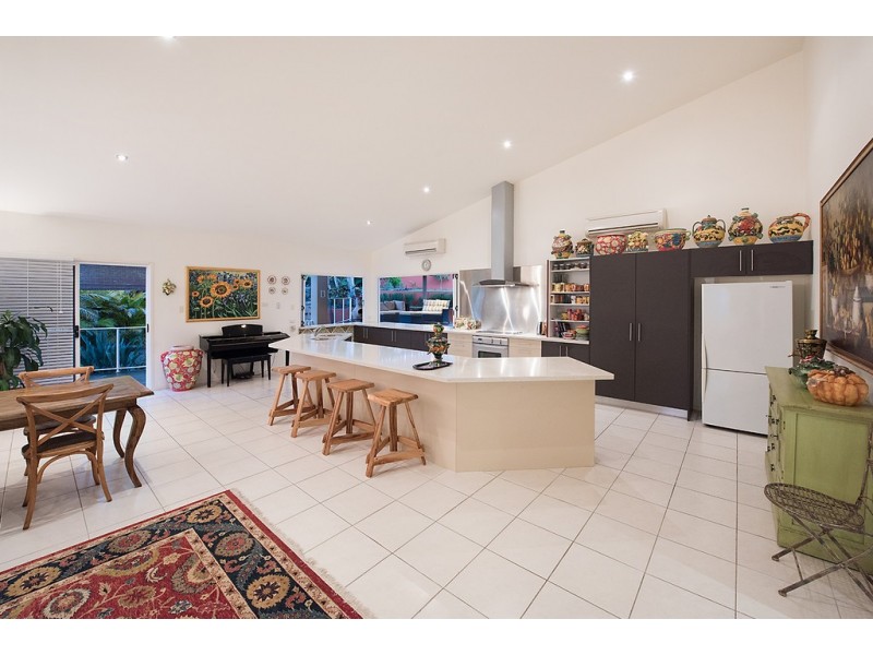 9 Hillside Court, Little Mountain QLD 4551