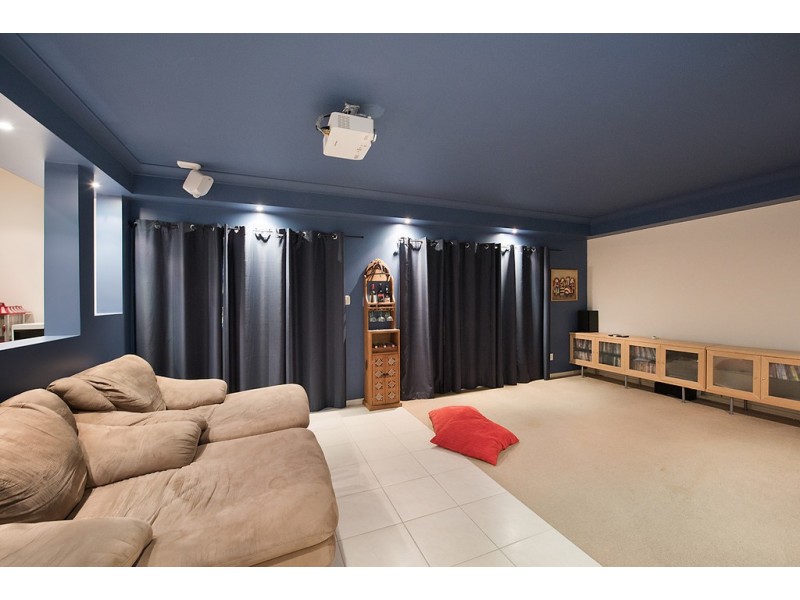 9 Hillside Court, Little Mountain QLD 4551