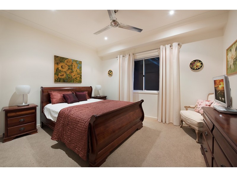 9 Hillside Court, Little Mountain QLD 4551