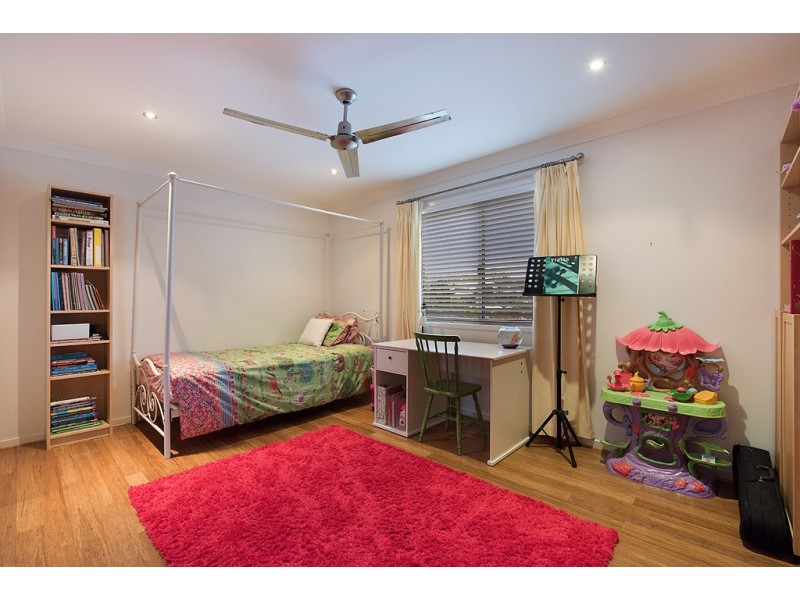 9 Hillside Court, Little Mountain QLD 4551