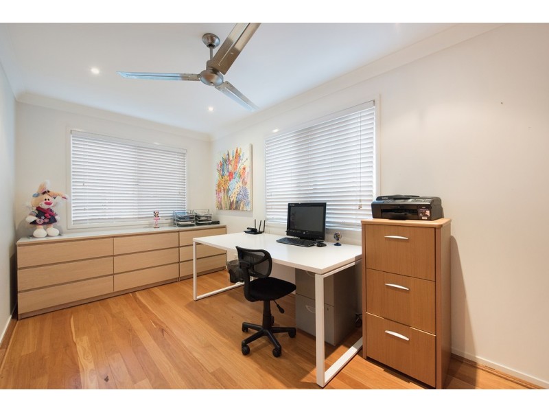 9 Hillside Court, Little Mountain QLD 4551