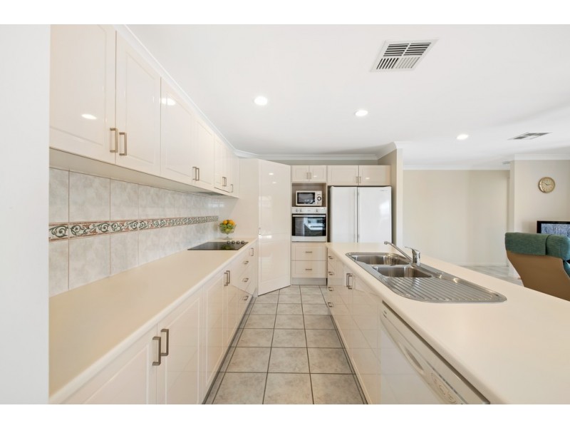 13 Bongaree Drive, Pelican Waters QLD 4551