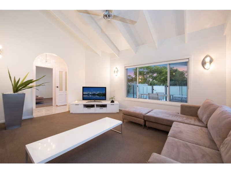 71 Poinsettia Avenue, Mooloolaba QLD 4557