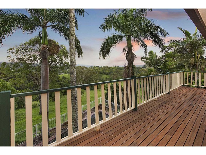 8 St James Court, Nambour QLD 4560