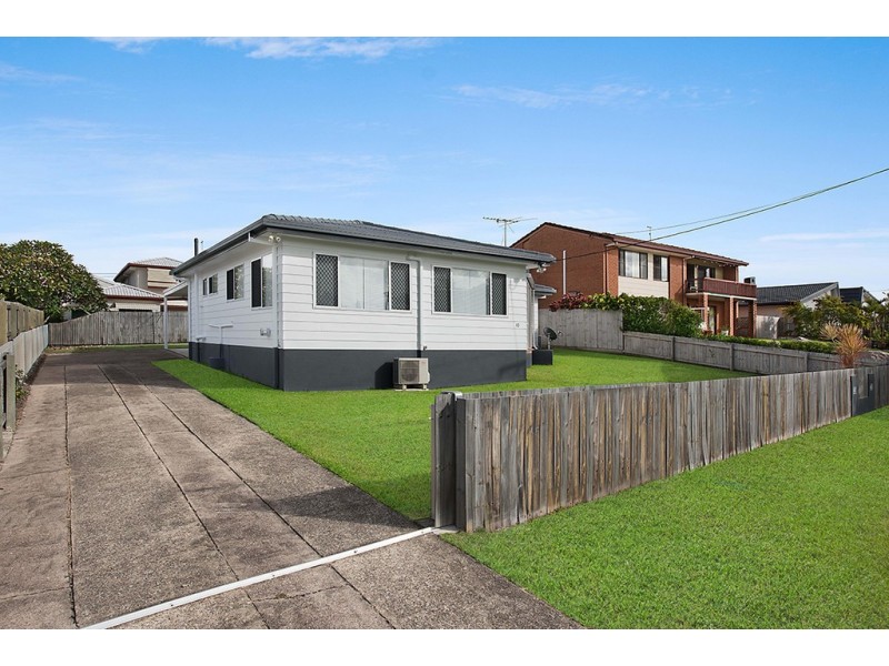 Unit 1, 10 Wavell Avenue, Golden Beach QLD 4551
