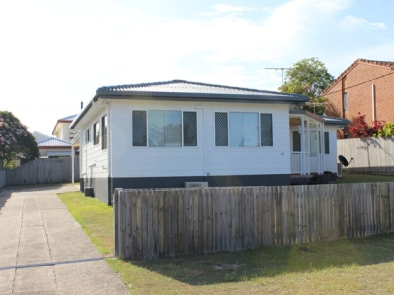 Unit 2, 10 Wavell Avenue, Golden Beach QLD 4551