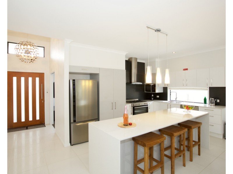4 Blue Fin Circuit, Mountain Creek QLD 4557
