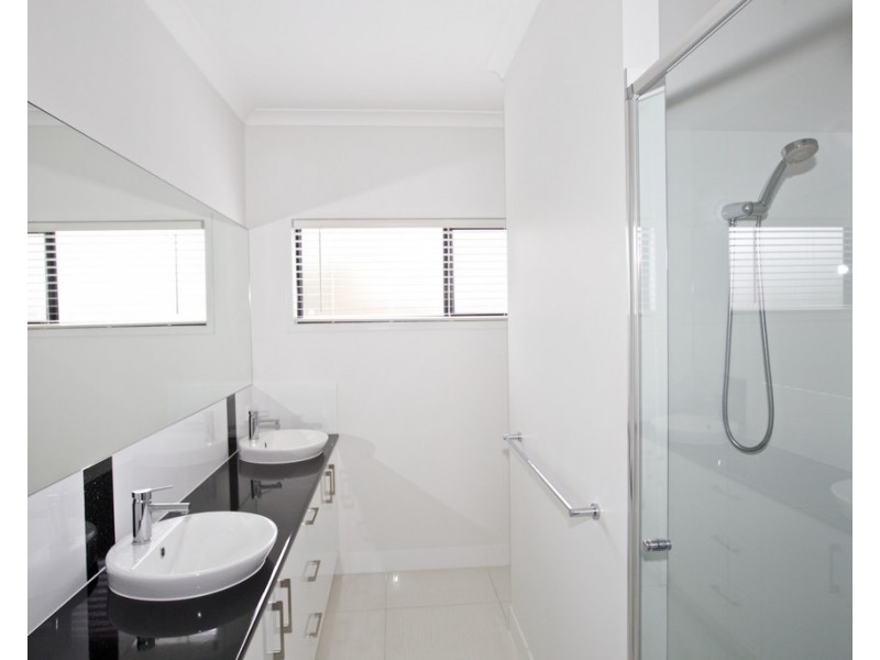 4 Blue Fin Circuit, Mountain Creek QLD 4557