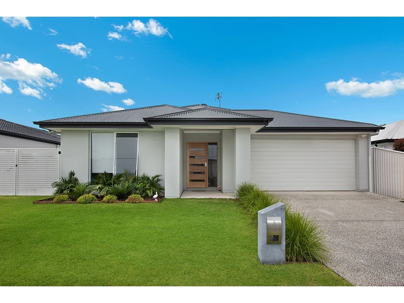 11 Tilney Street, Pelican Waters QLD 4551