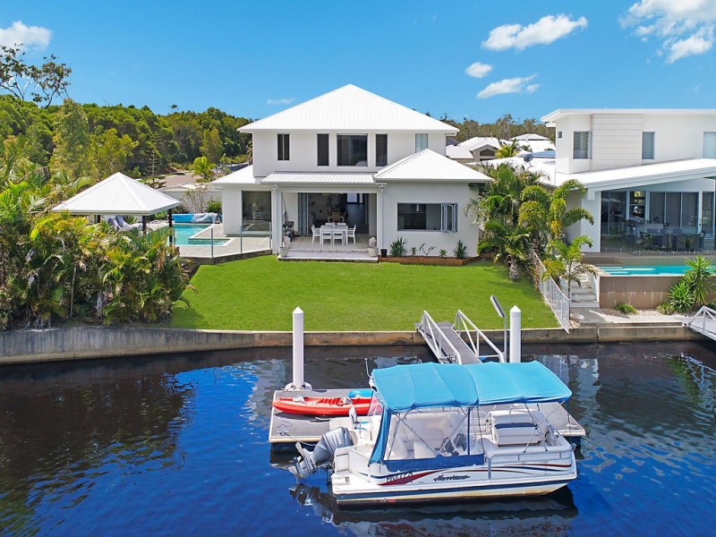 2 North Point Crescent, Pelican Waters QLD 4551