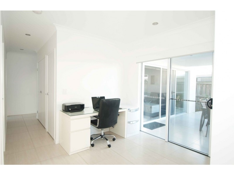 15 White Cedar Drive, Meridan Plains QLD 4551