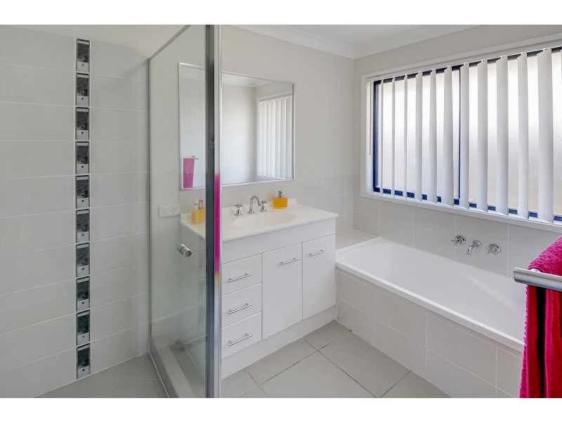 9 Middle Park Street, Little Mountain QLD 4551