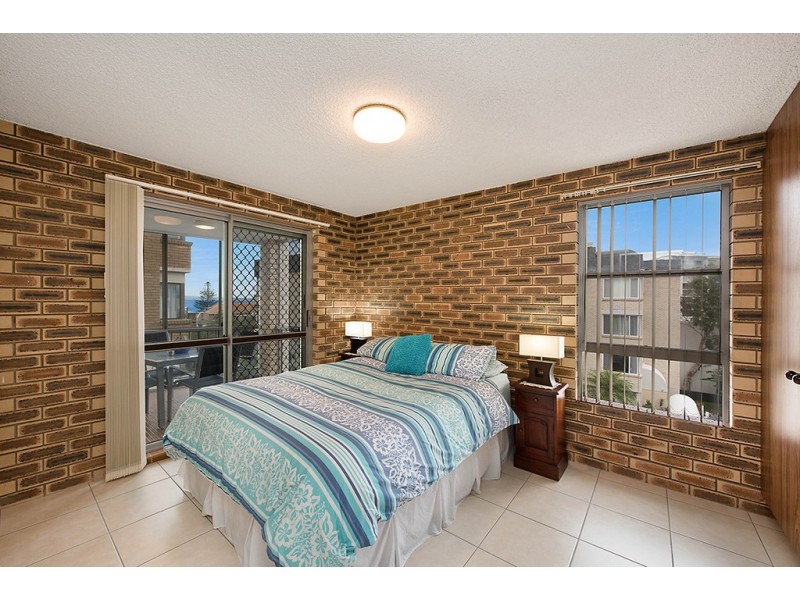 Unit 2 ‘High Five’ 16 Dingle Avenue, Caloundra QLD 4551