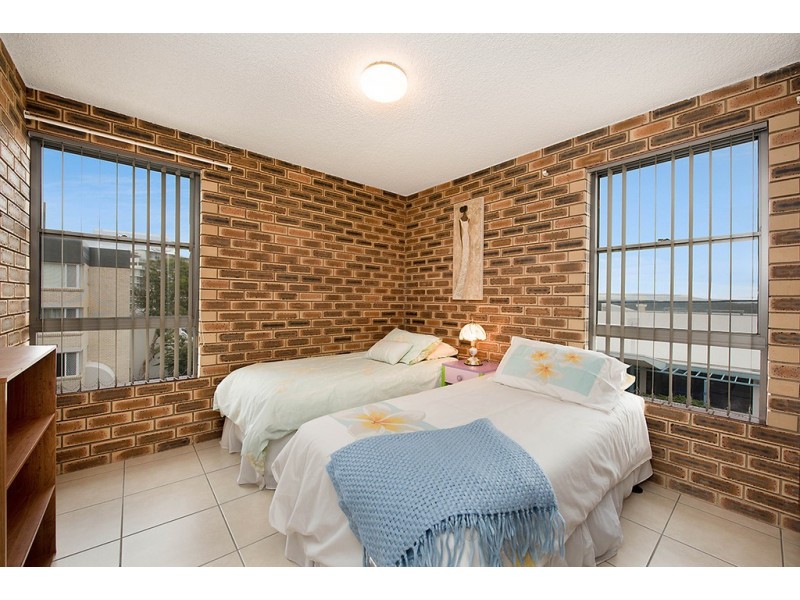 Unit 2 ‘High Five’ 16 Dingle Avenue, Caloundra QLD 4551