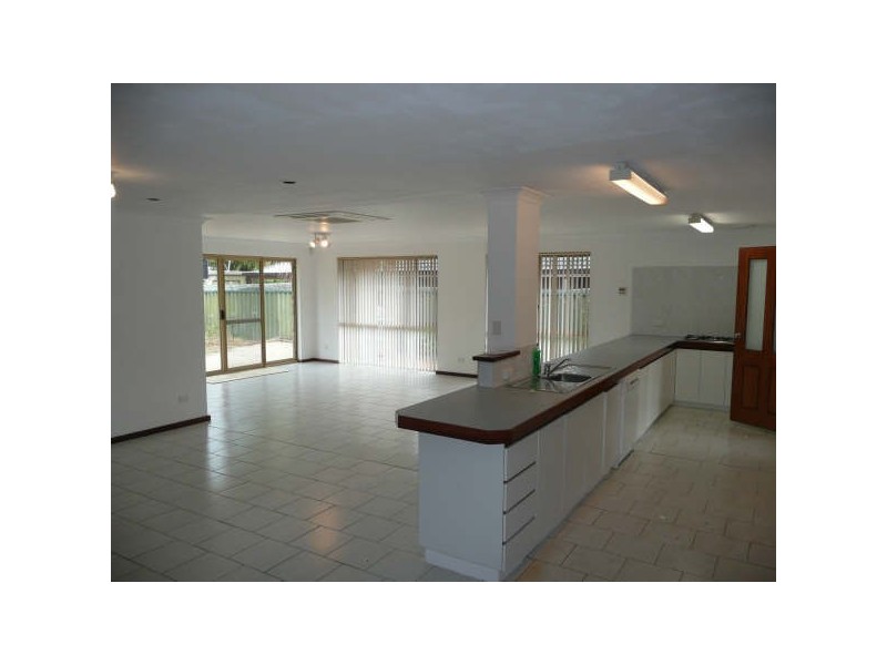 11 Okehampton Street, Warnbro WA 6169