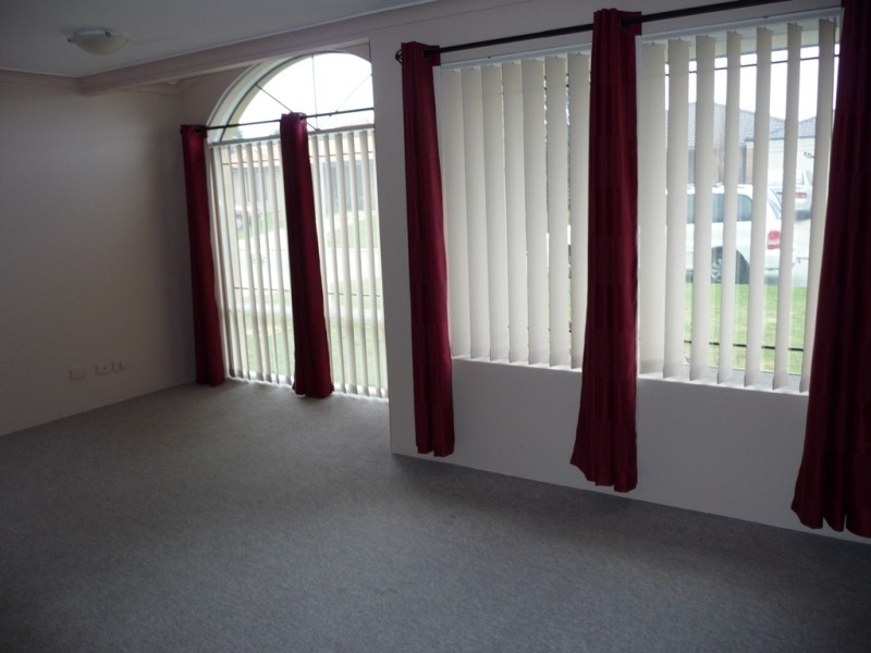 16 Silkhurst Crescent, Warnbro WA 6169