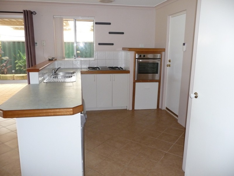 16 Silkhurst Crescent, Warnbro WA 6169