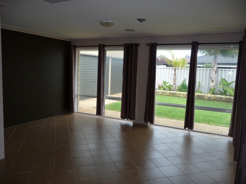 16 Silkhurst Crescent, Warnbro WA 6169