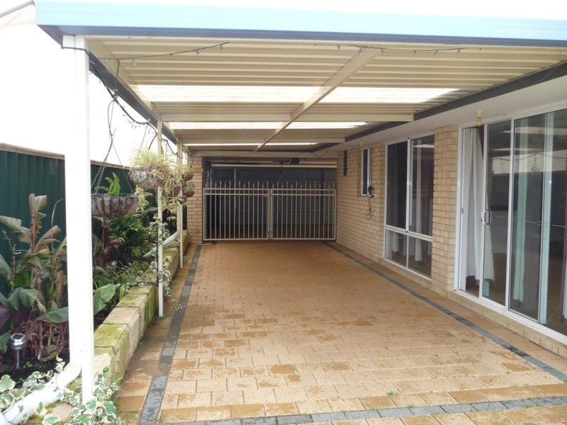 16 Silkhurst Crescent, Warnbro WA 6169